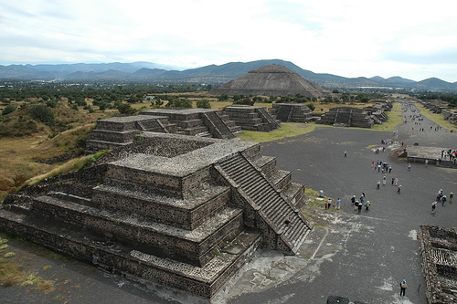 The avenue of the dead in Teotihuacan